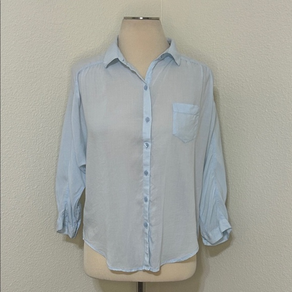 American Eagle Outfitters Light Blue Button-Up Shirt 3/4 sleeve XS like 2 or 4